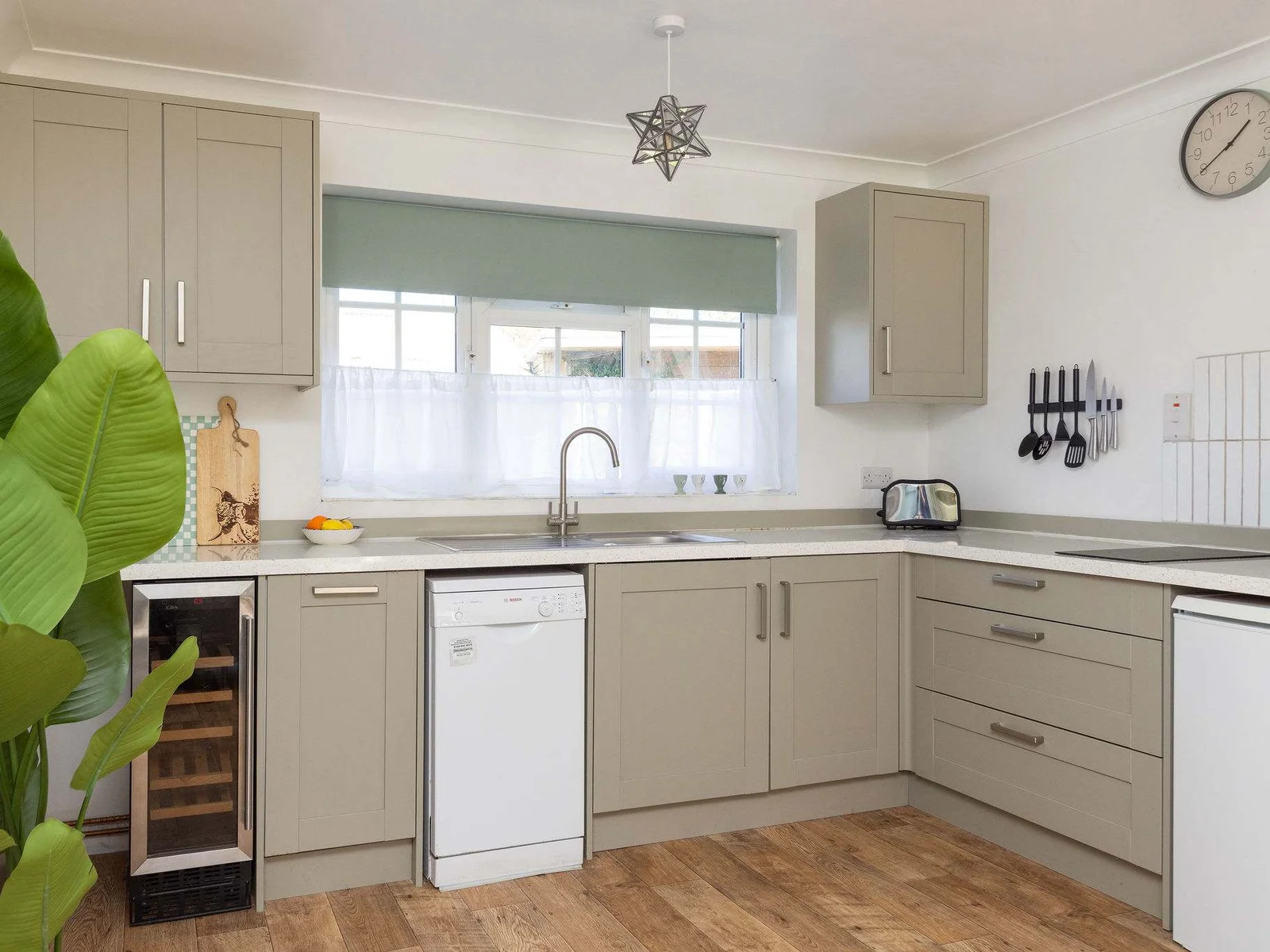 The well-planned kitchenette keeps stays simple, comfortable and effortlessly self-catered.