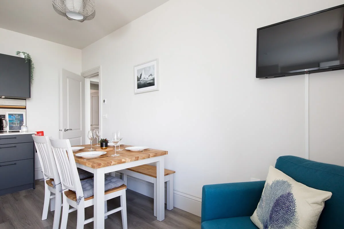 The open plan living area features a table for 4 and a Smart TV