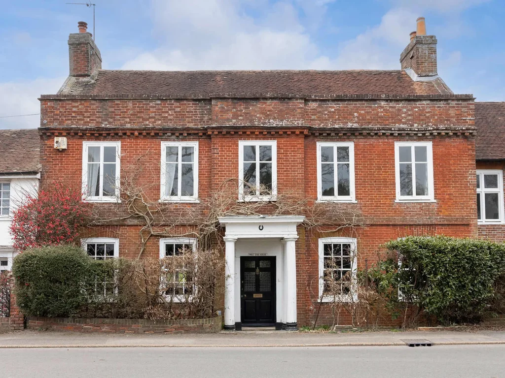 Country Retreat – Sleeps 14 – Large Garden