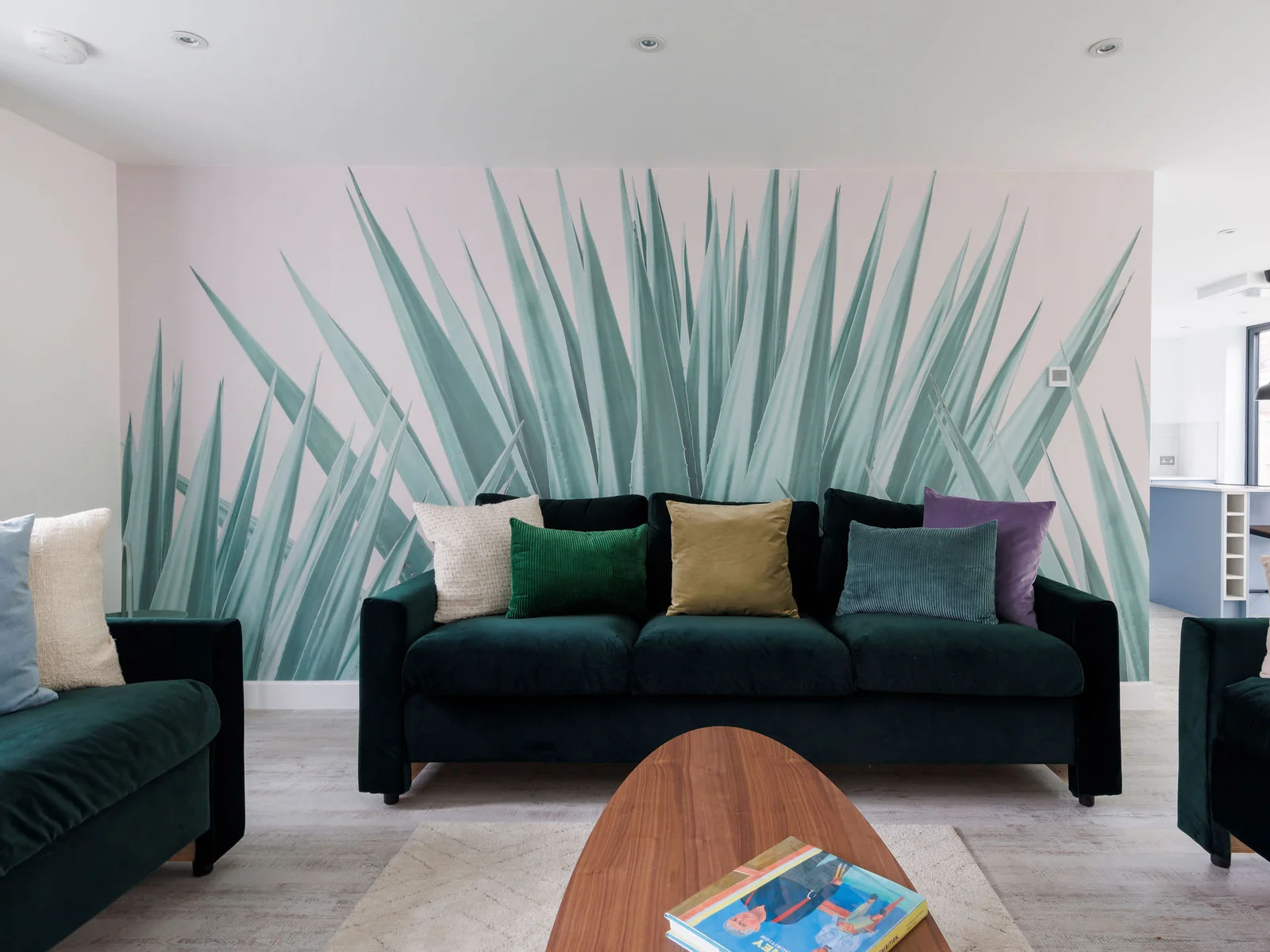 Bright and stylish living room décor