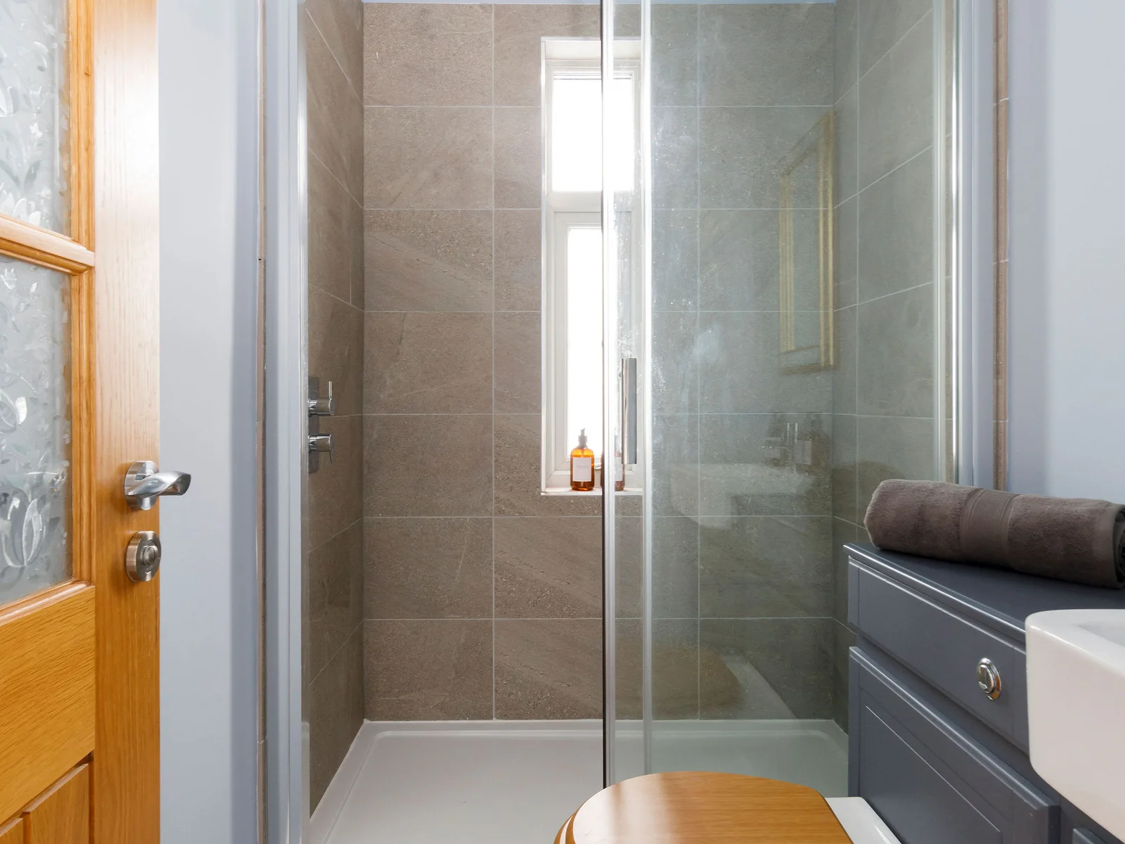 Refresh & Recharge: Elegance Meets Comfort