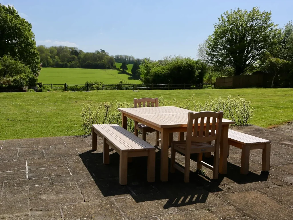 Charming Cottage for 10 in Heart of South Downs