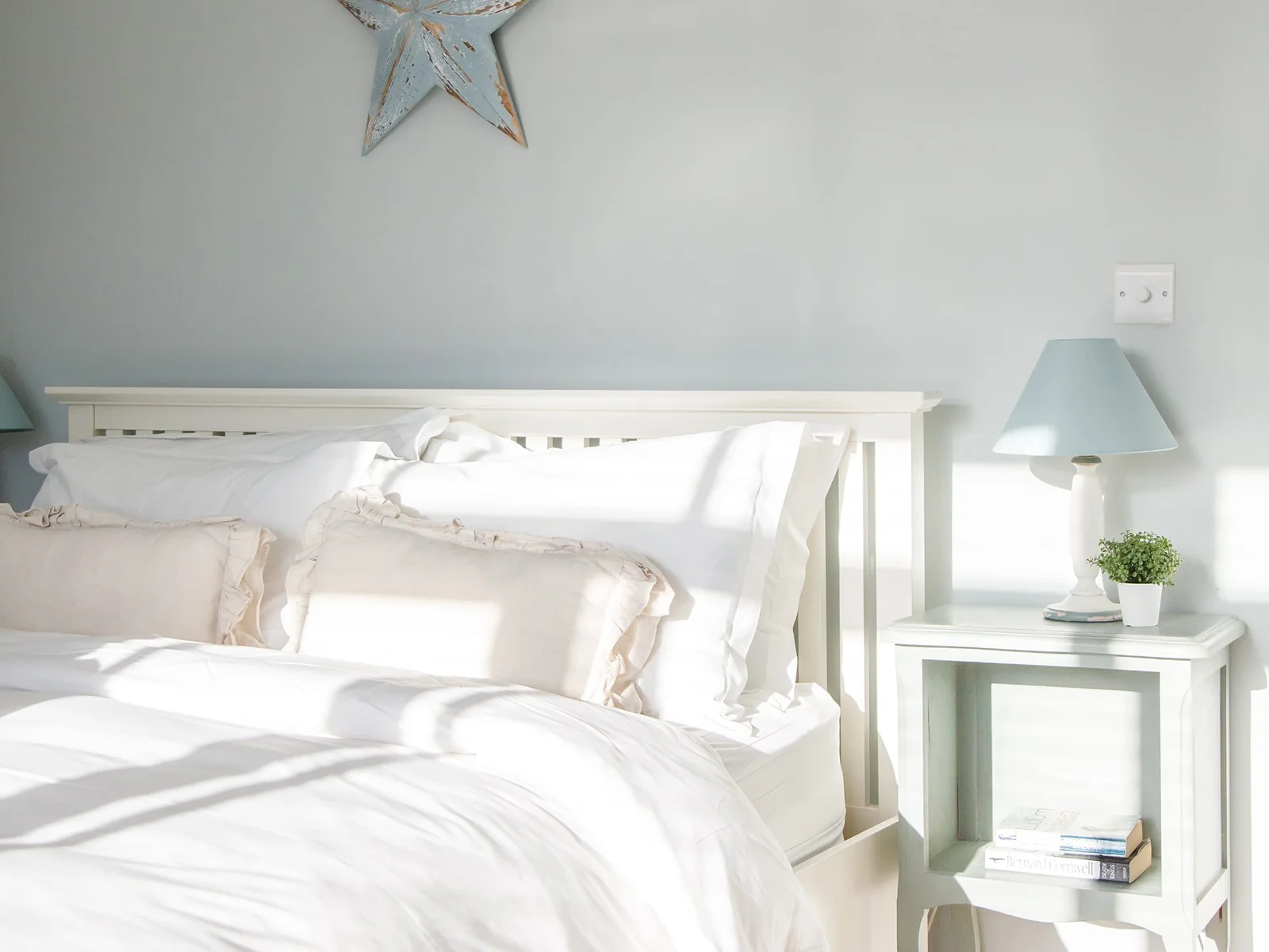 You'll find all the comforts you need for a great night's sleep, like quality bedding, crisp sheets and bedside tables with lamps.
