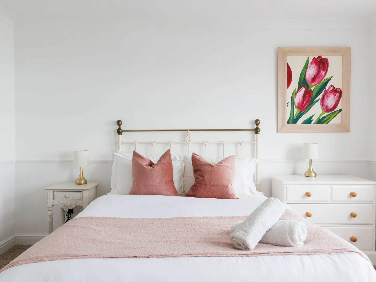 Expect a great night's sleep in the master bedroom. Wake up to the spectacular seaside sunrise.