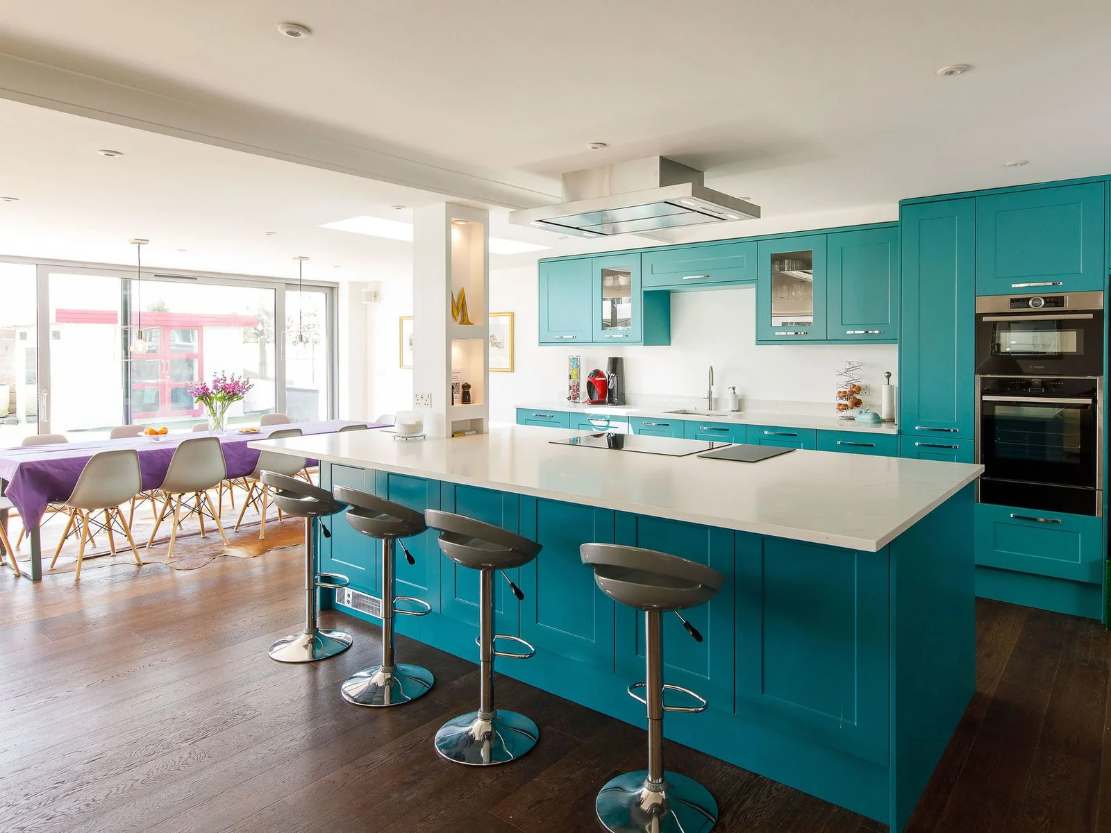 The kitchen has a breakfast bar to seat 4 guests - perfect for a morning coffee or evening drink.