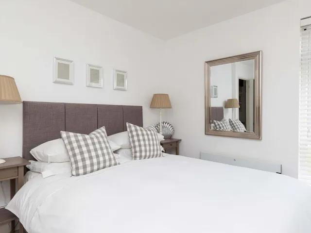 Stylish Ground Floor Apartment with Sea Views