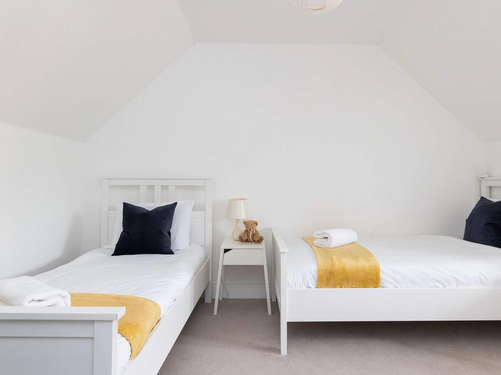 The cosy twin room, a bright and comfortable space perfect for children or friends.