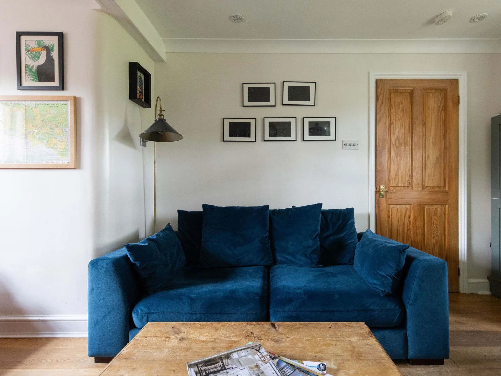Second sofa in the lounge