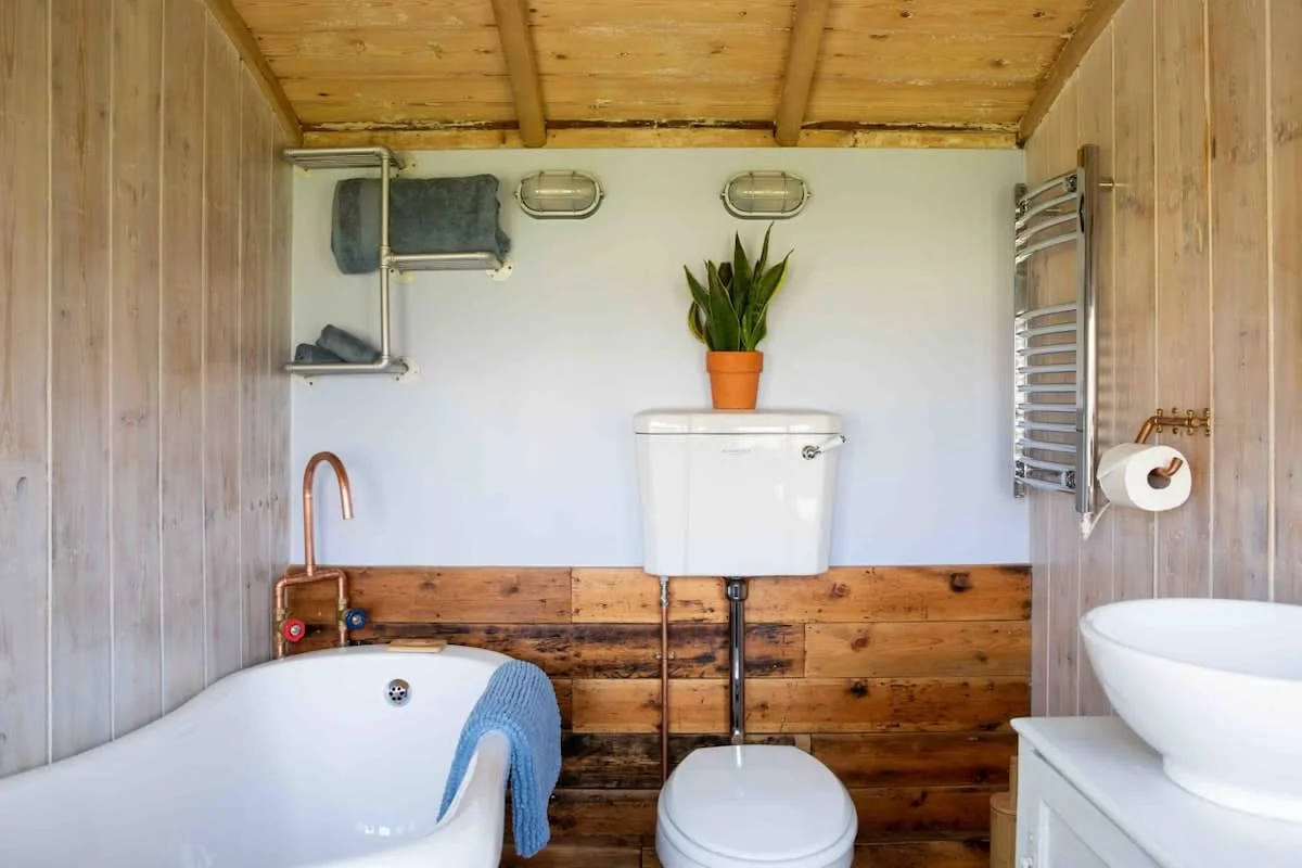 The carriage even has a full sized bath!