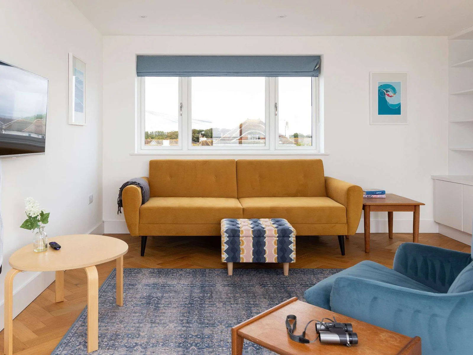 A relaxed upper-floor lounge for quieter moments