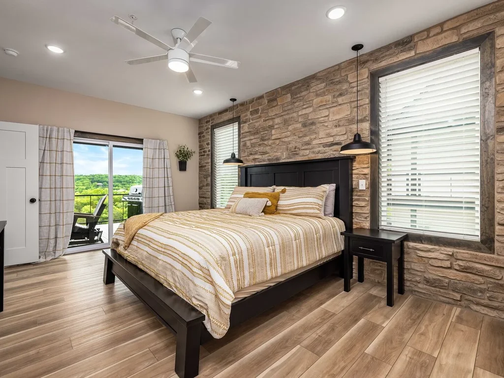 Lakefront Home: Fun Awaits on Table Rock Lake
