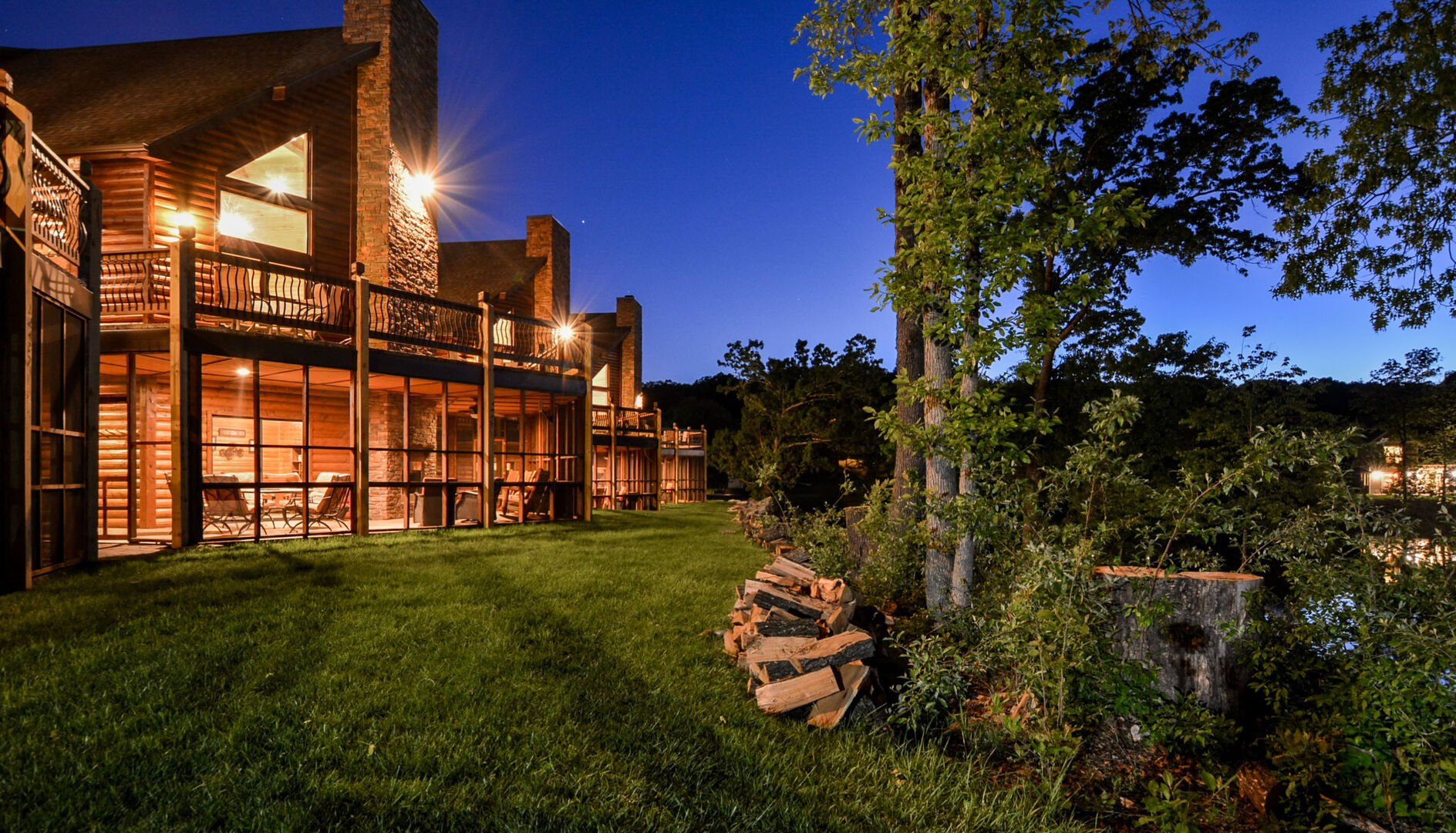 Chalets Lodge #1 The Deer Lake