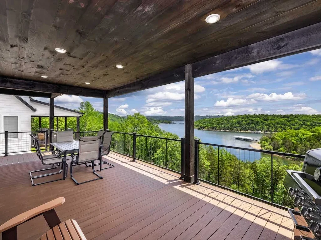 Scenic Home: Breathtaking Views Around the Clock