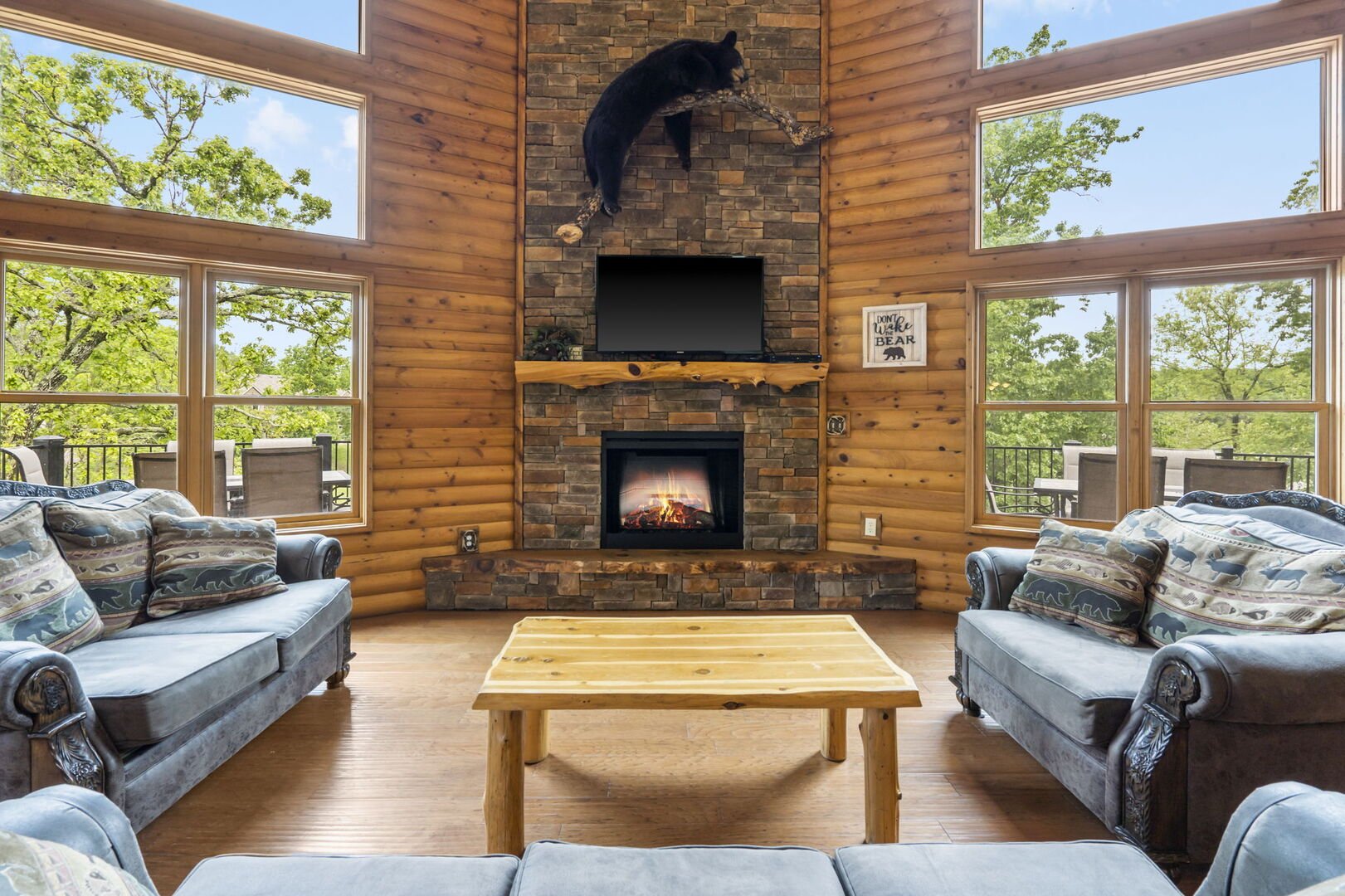 Chalets Lodge #5 Timber Wolf