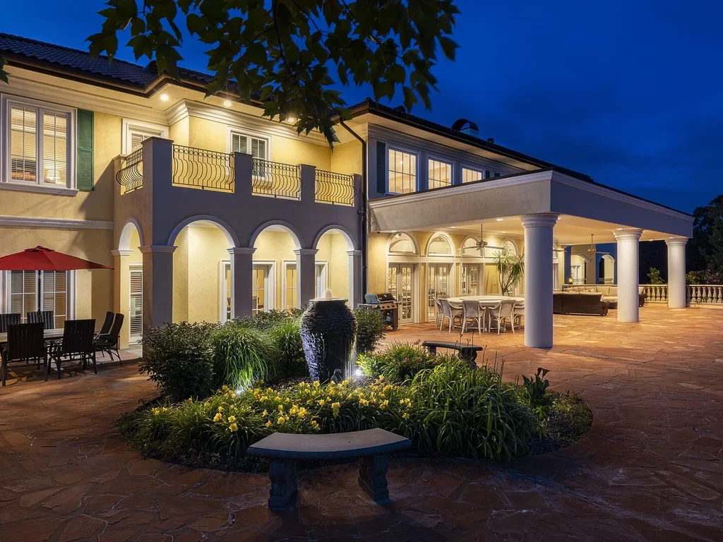 The Bella Vista Estate