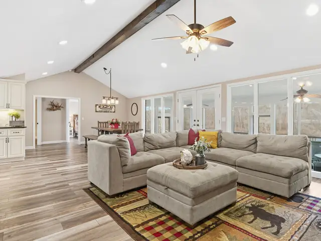 The River Lake Lodge