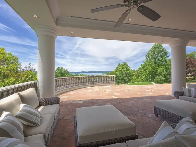 The Bella Vista Estate