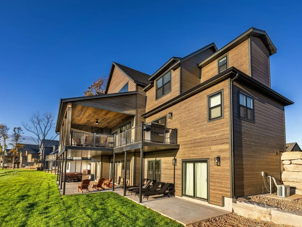 Adventure Awaits: Enjoy Endless Amenities & Lake Views