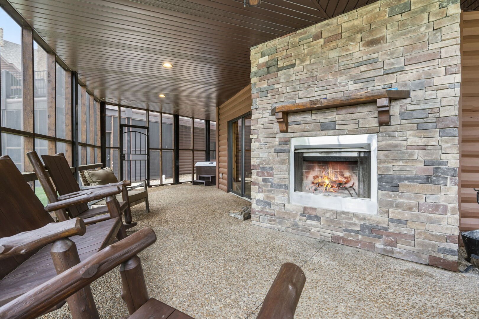 Chalets Lodge #8 The Lazy Bear