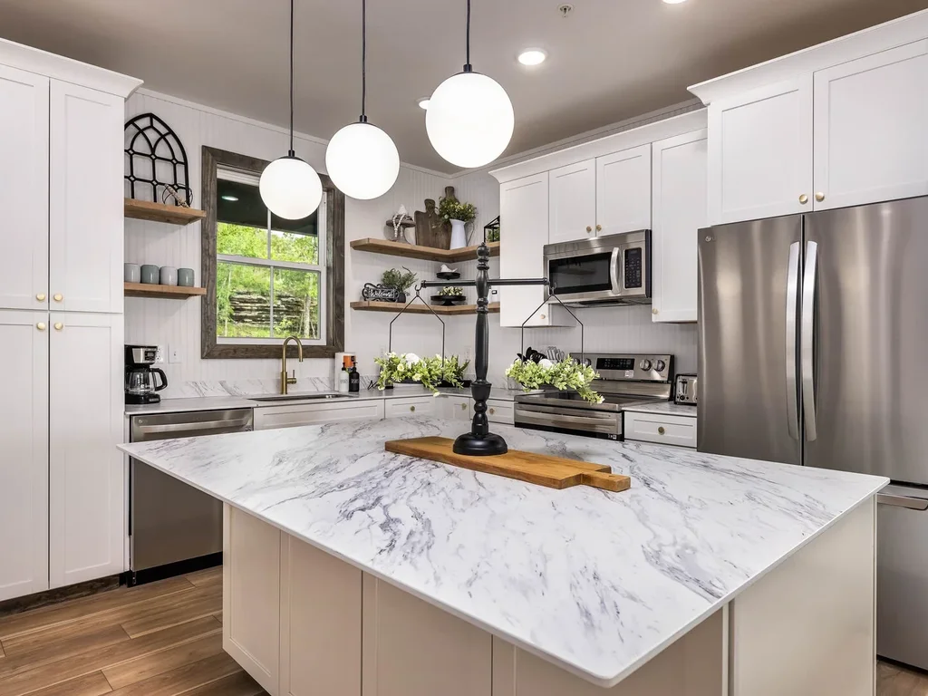 Lakefront Home: Fun Awaits on Table Rock Lake