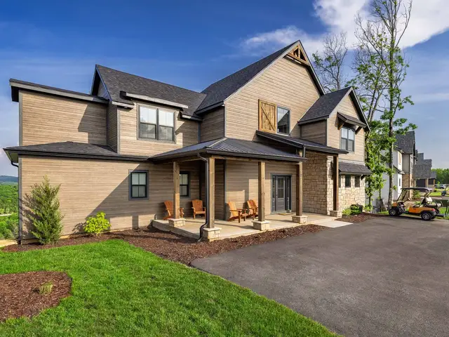 Beautiful Lakeside Escape with Large Pool Access