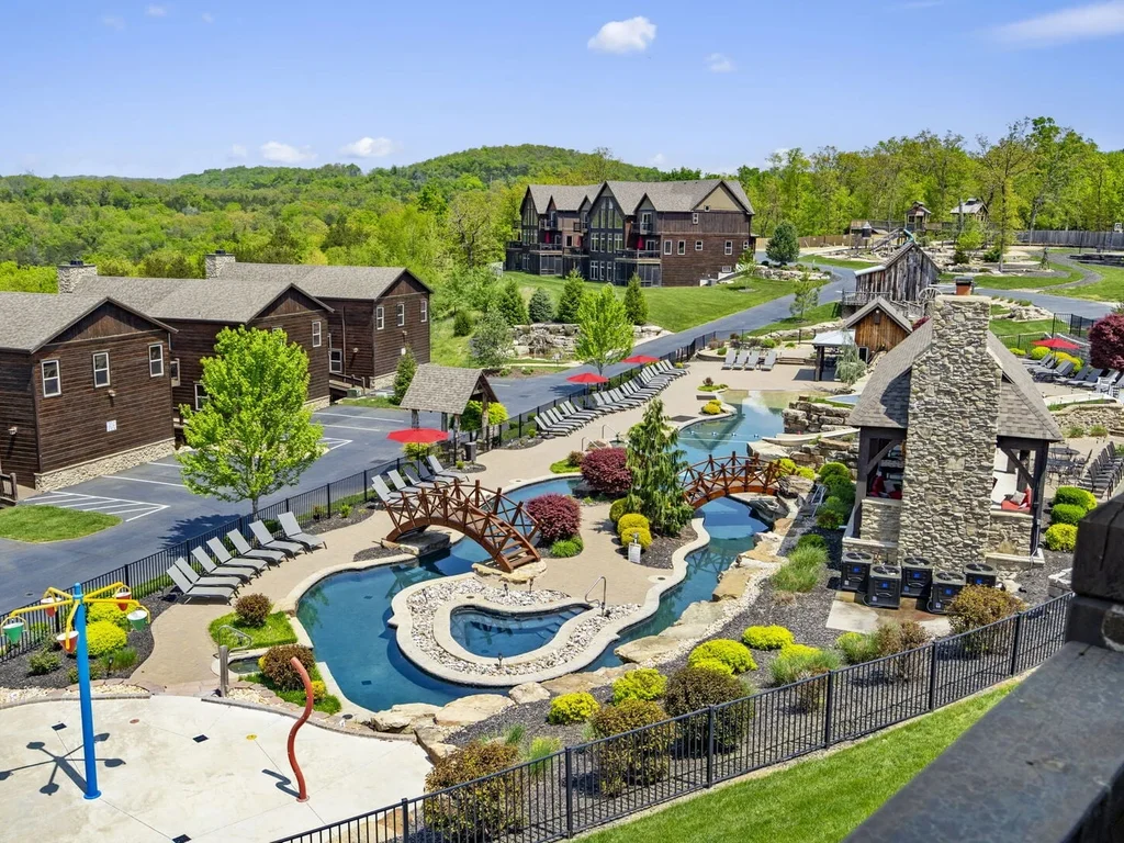 The Lakeview Adventure House