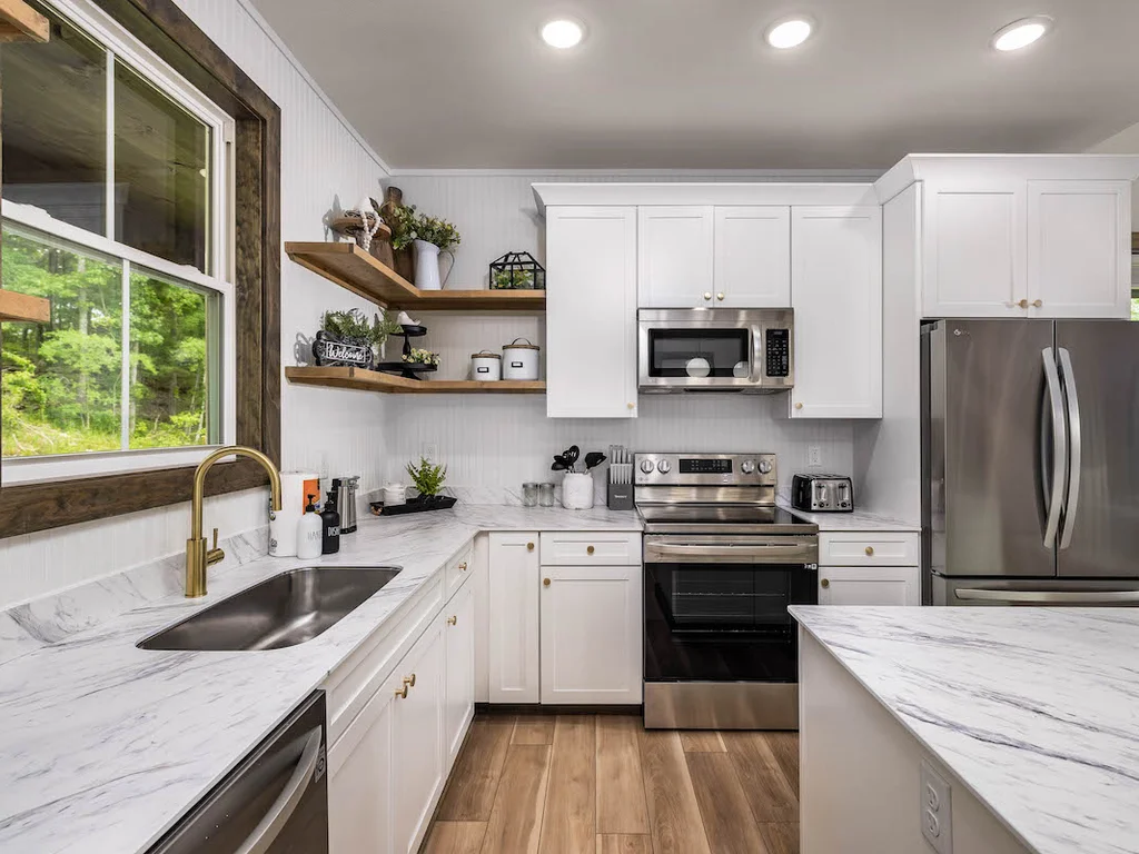 Scenic Home: Breathtaking Views Around the Clock