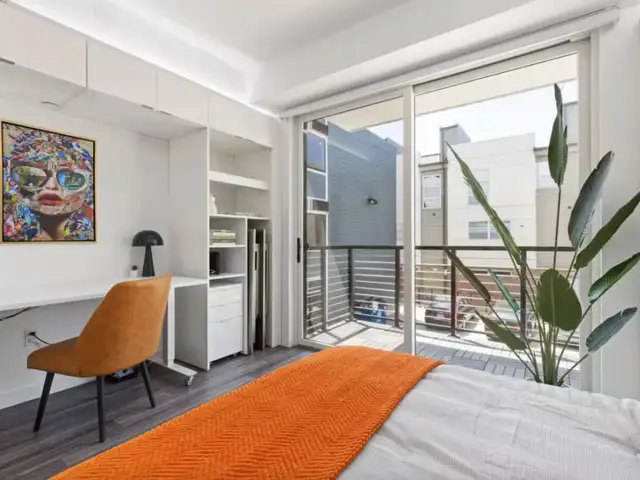 Free Parking + Sleeps 3 | Near Downtown | Rooftop