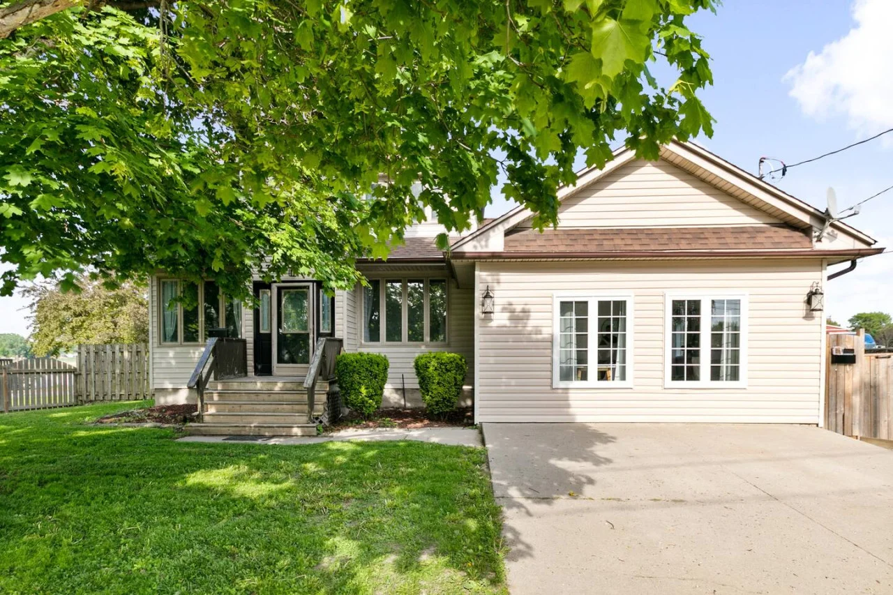 The house’s exterior is a blend of modern and classic design elements, creating a welcoming and stylish facade.