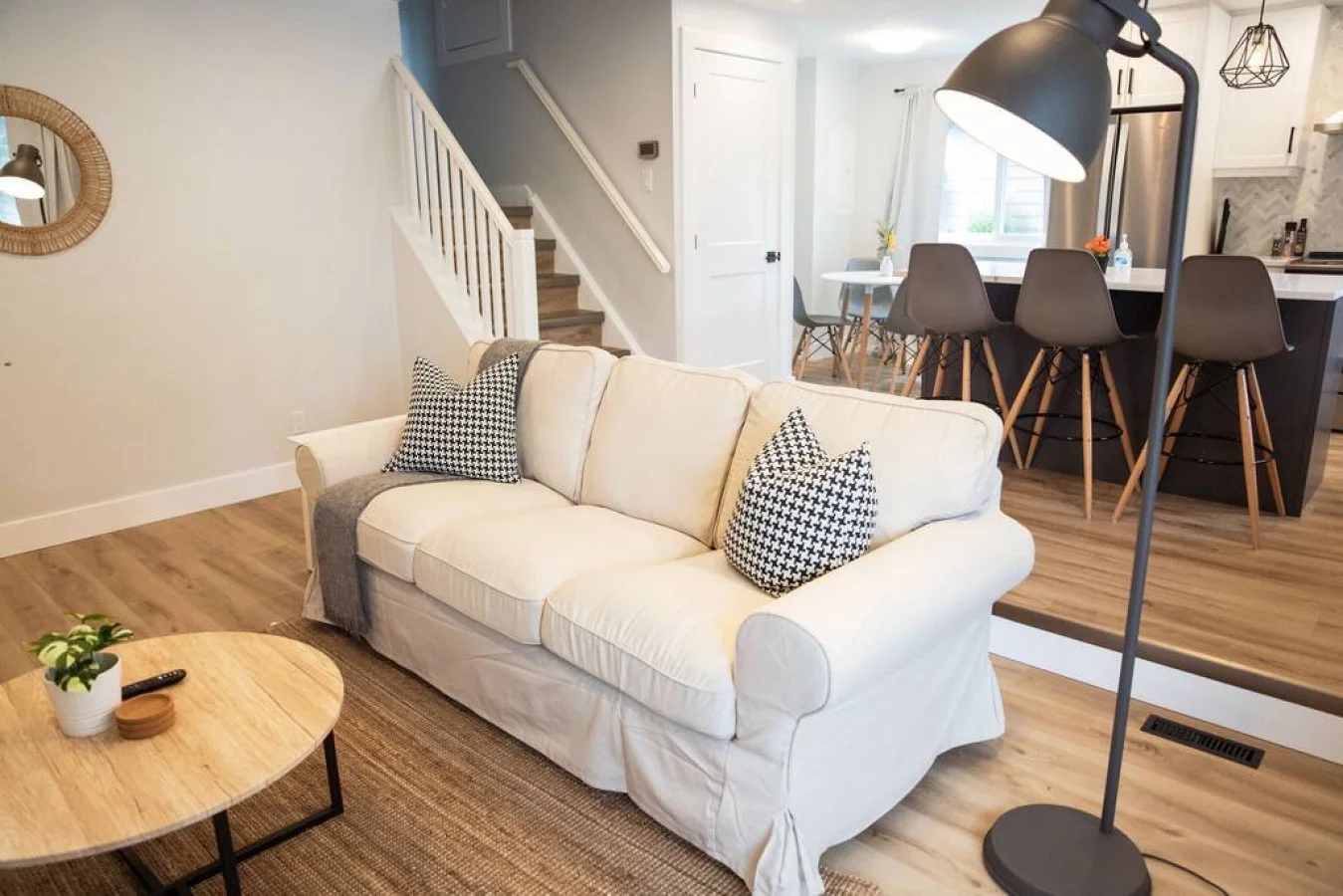 The living room’s cozy vibe makes it the perfect spot to relax, with ample seating and a warm ambiance.