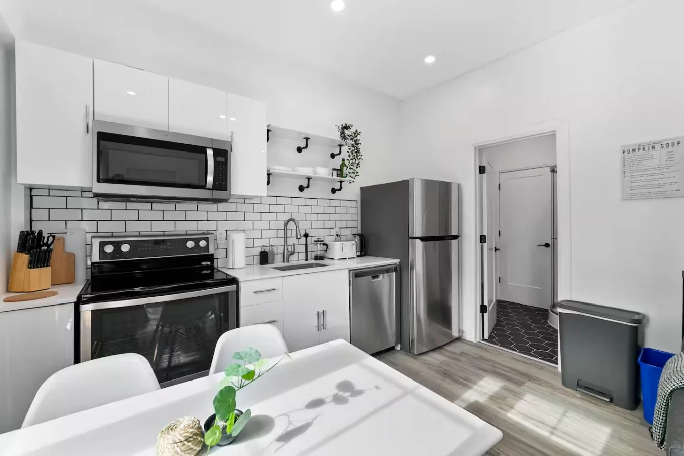 You can almost hear the sizzle of ingredients as you cook in the well-equipped kitchen, where every detail is designed for convenience.