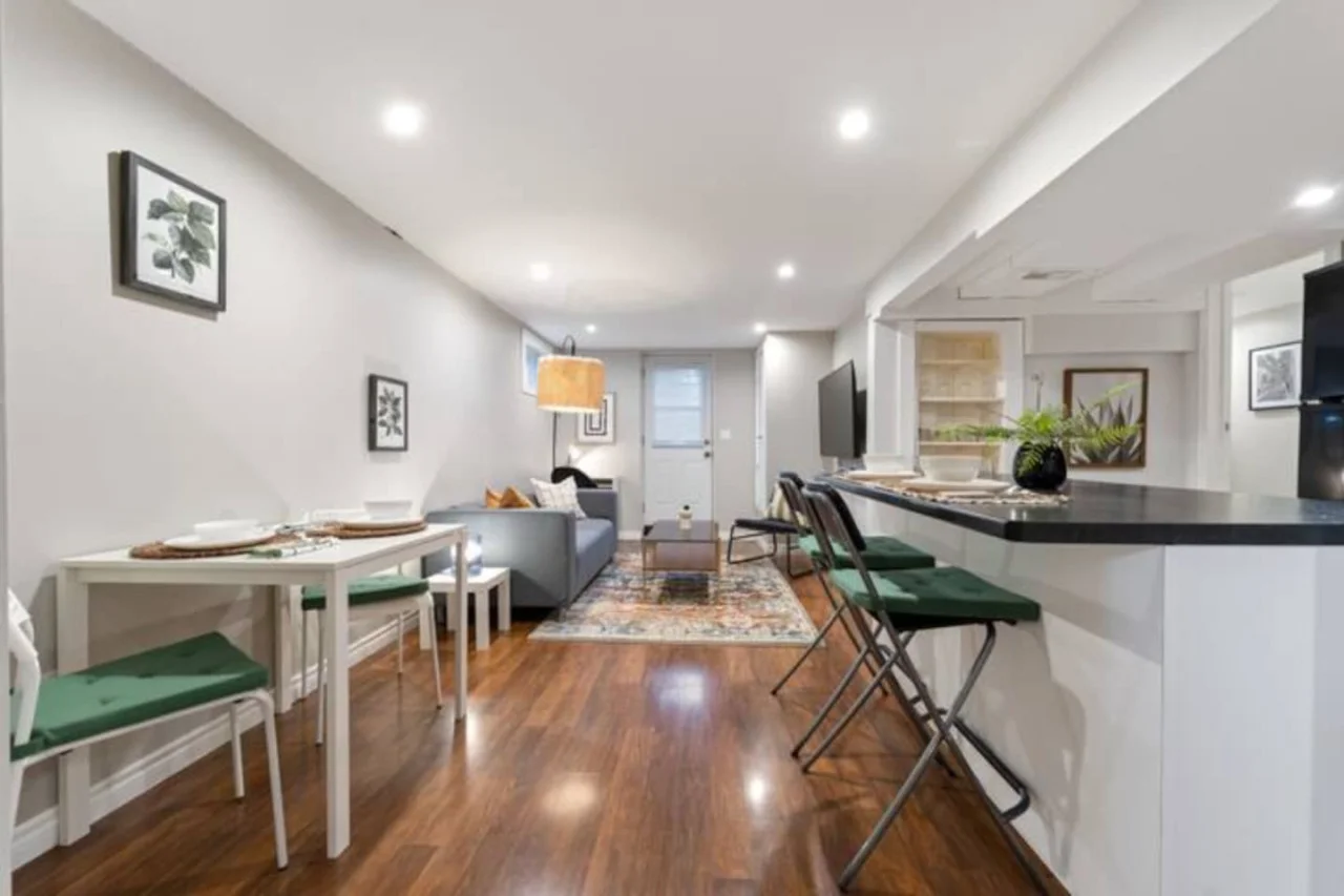Open-concept area featuring a modern furnishings, and a stylish entertainment setup—ideal for gatherings and relaxation.