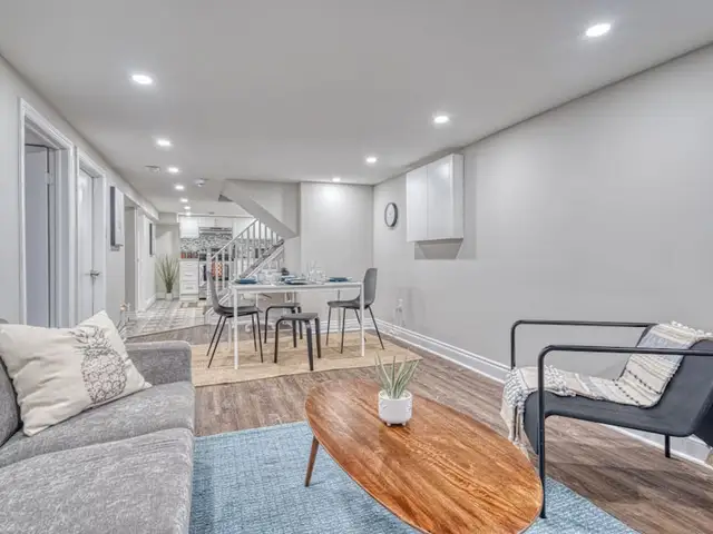 Cozy Entire 5 bedroom close to all amenities!