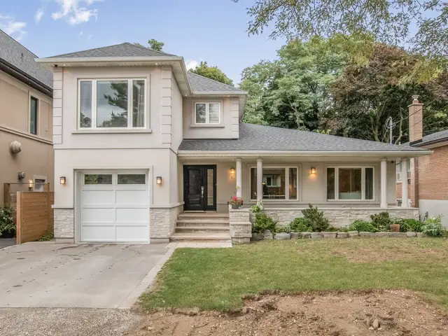 Sleeps 8, Home in North York w/ Backyard + Parking