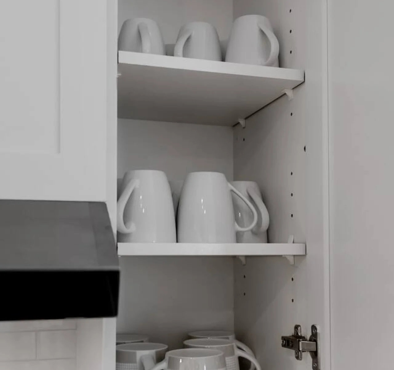 The kitchen’s open layout allows you to move freely as you prepare meals, with everything you need at your fingertips.