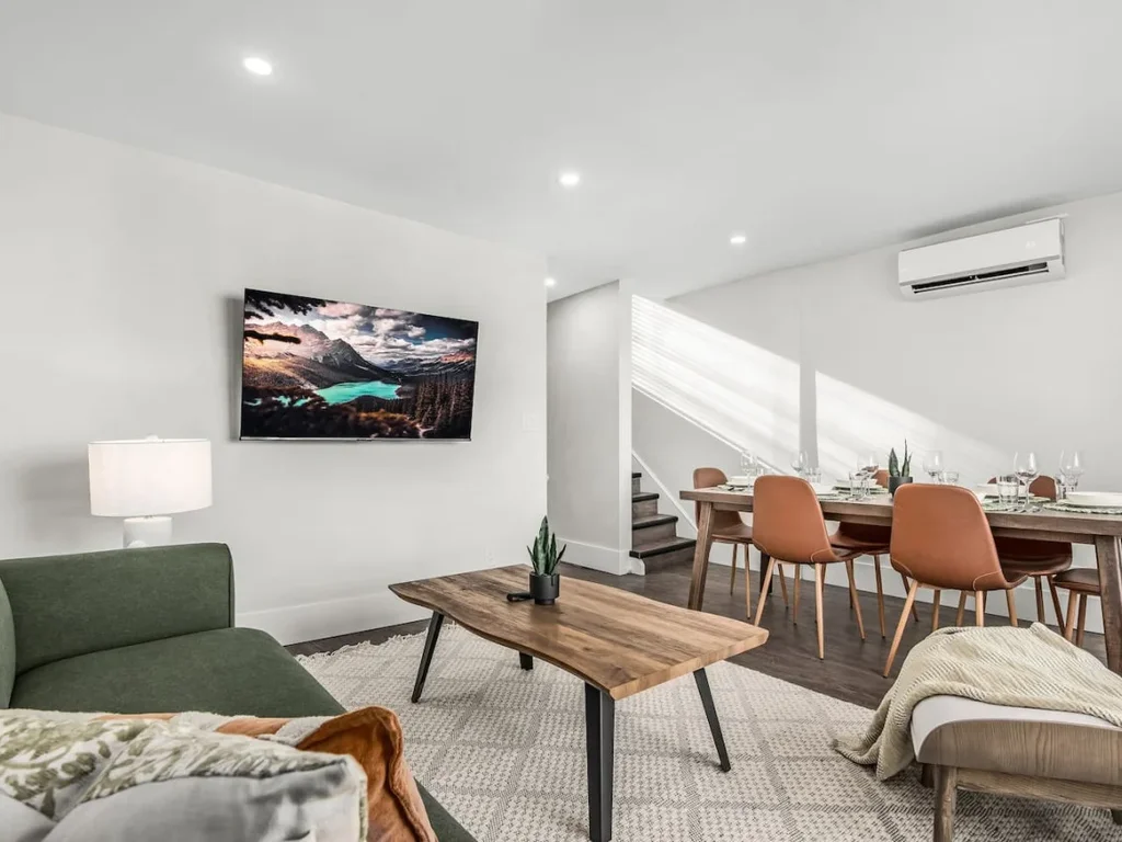 3 bed+TTC+Trinity Bellwoods+Kensington+Work desk
