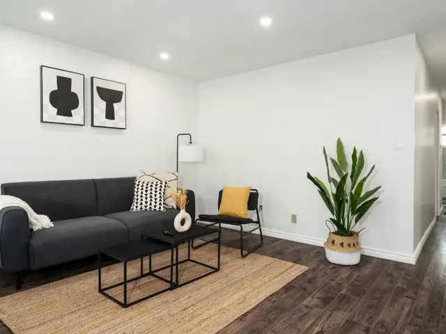 Modern design conveniently mins to hwy + amenities