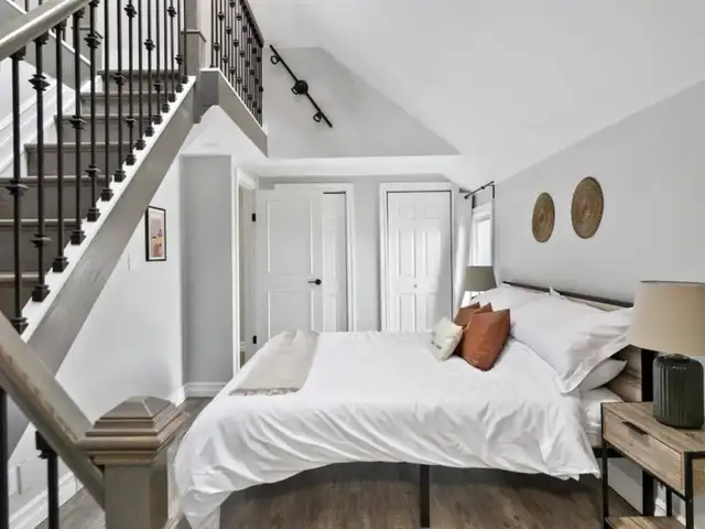 Renovated 4BR Home Near City Core & Border Access