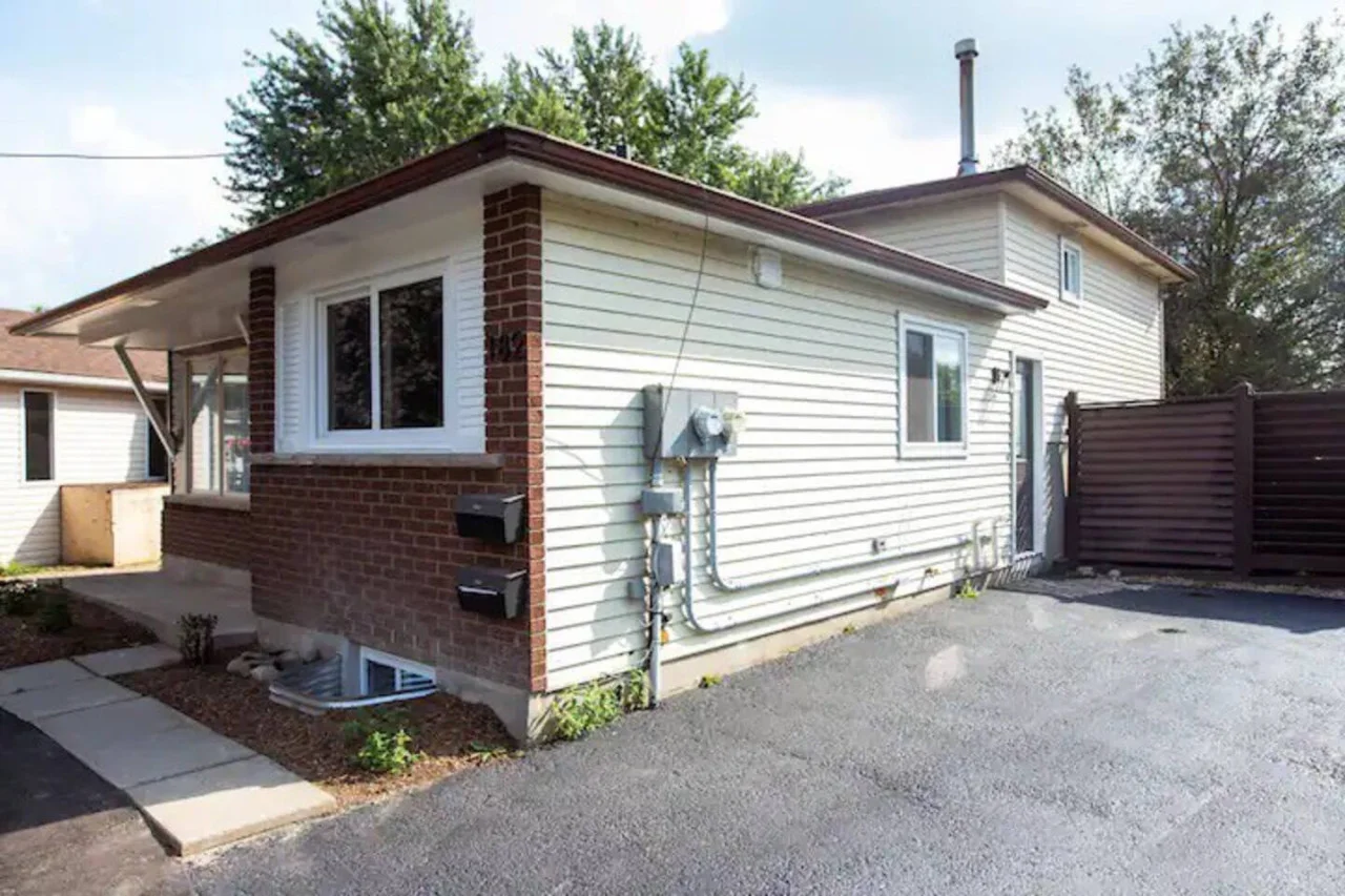 The house’s exterior is a blend of modern and classic design elements, creating a welcoming and stylish facade.