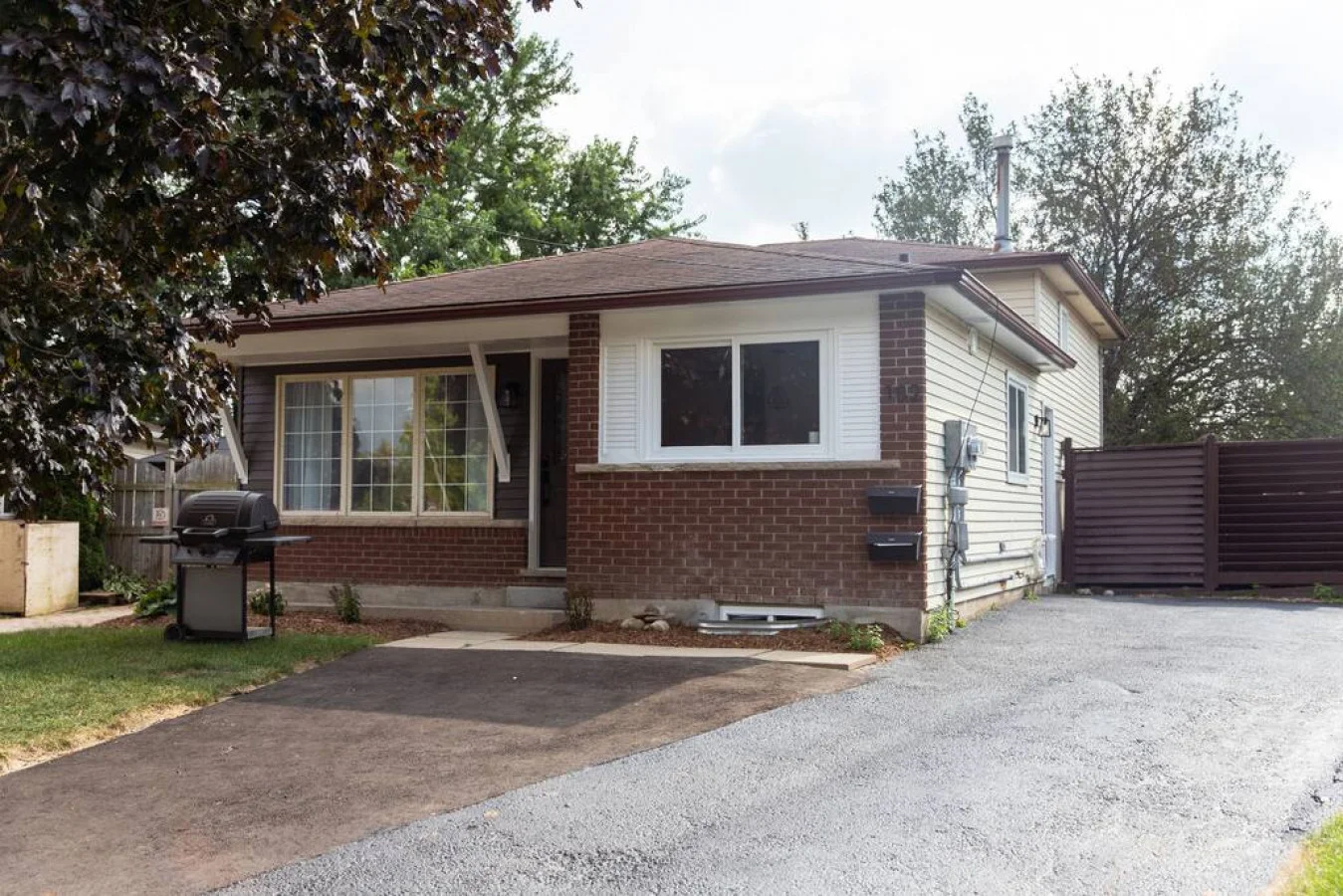 The house’s exterior is a blend of modern and classic design elements, creating a welcoming and stylish facade.