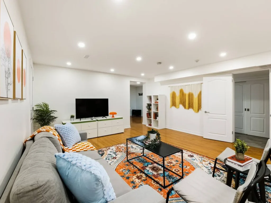 1 BR Suite W/Parking| Near Yorkdale Mall & Transit