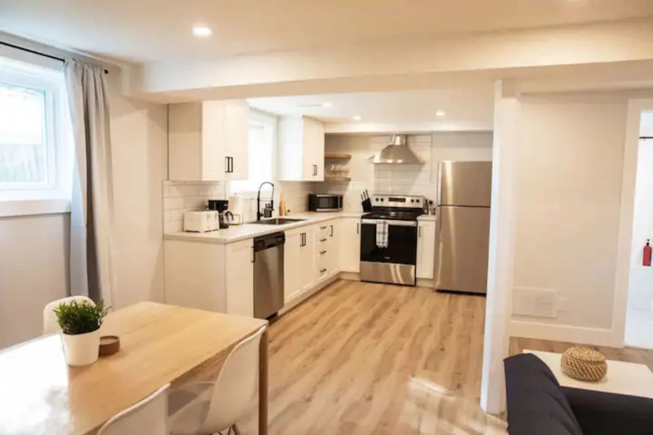 An open-concept area featuring a modern furnishings, and a stylish entertainment setup—ideal for gatherings and relaxation.