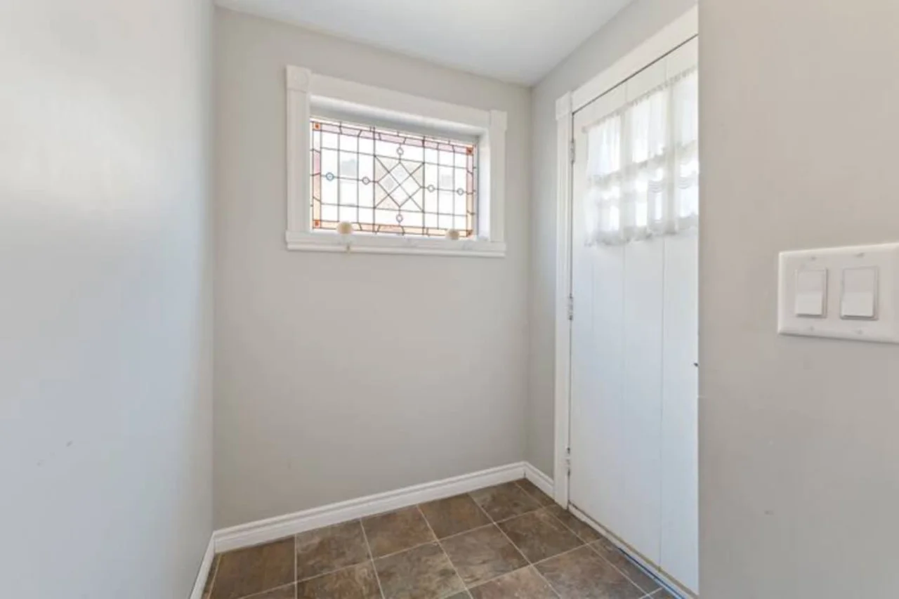 A sophisticated design that is gender-neutral so everyone can enjoy the living space throughout the day.