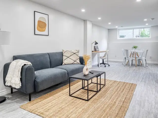 Mohawk+St.Joes+Near hwy+fast wi-fi+ free parking