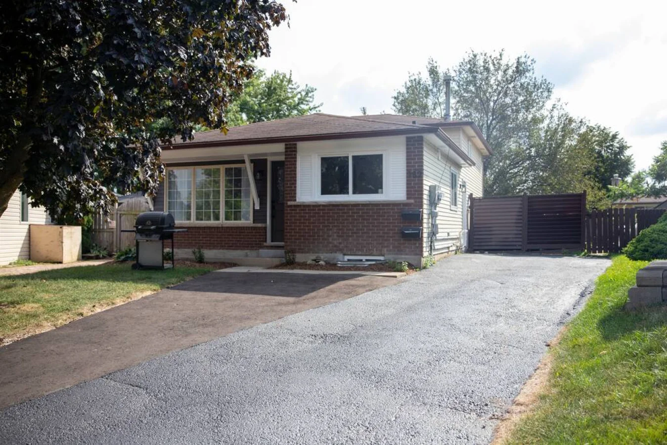 The house’s exterior is a blend of modern and classic design elements, creating a welcoming and stylish facade.