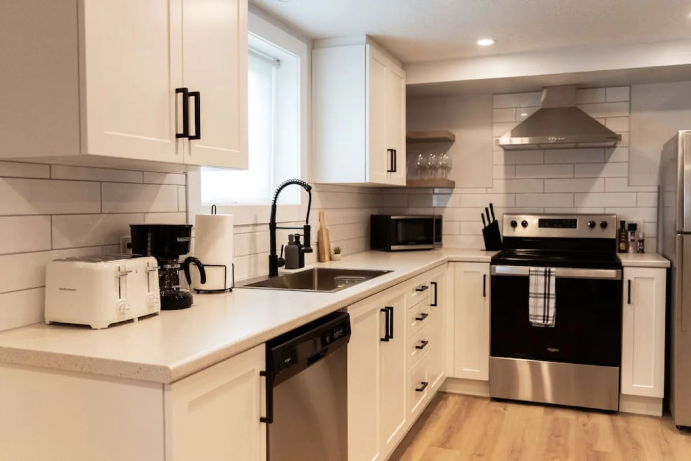 You can almost hear the sizzle of ingredients as you cook in the well-equipped kitchen, where every detail is designed for convenience.