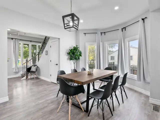 Relaxing Front Road 4Bed Retreat w/ Wifi + Parking