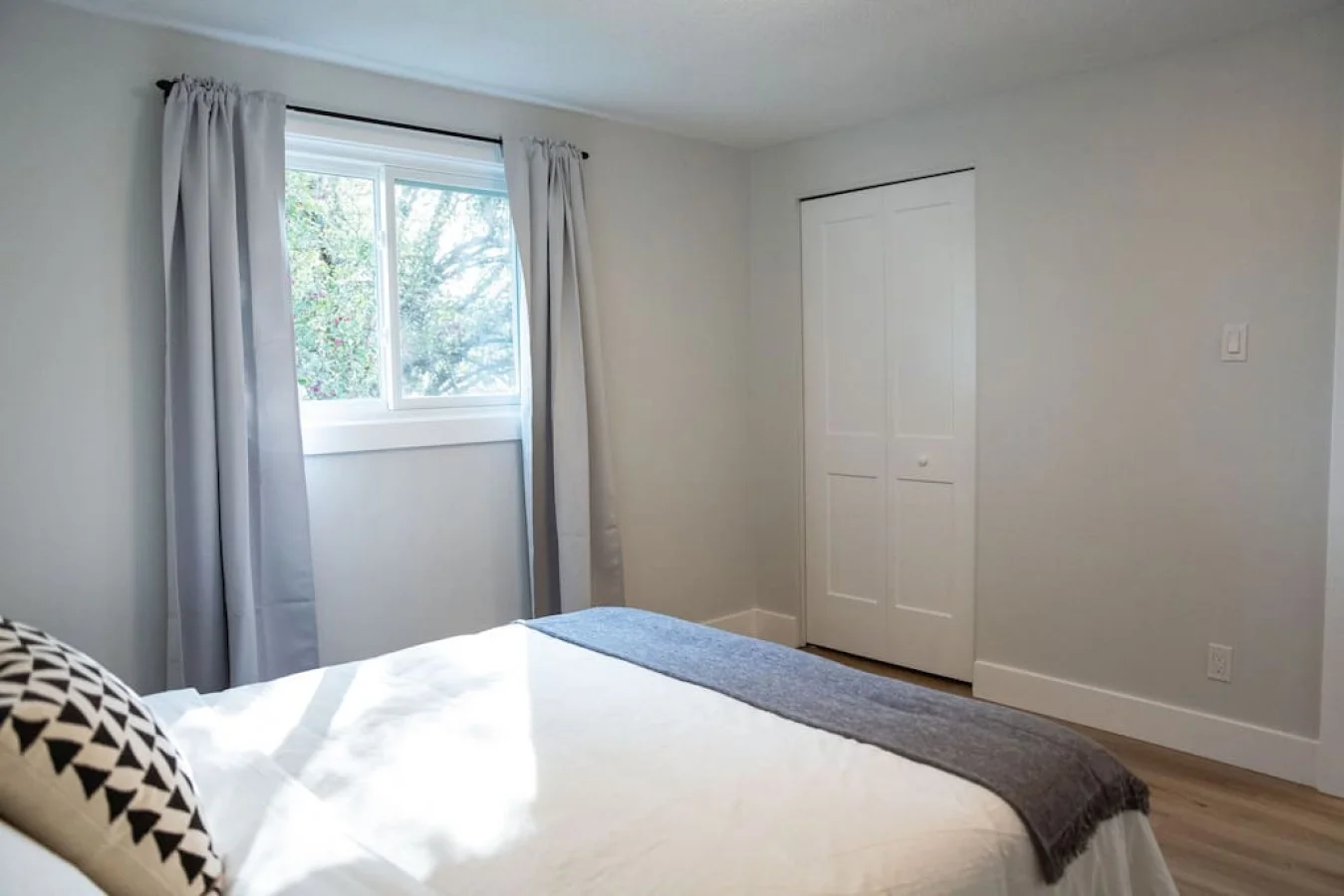 You’ll feel enveloped in warmth in this charming room with its rich wood accents and inviting bed. Wake up refreshed, surrounded by rustic coziness, and enjoy the perfect mix of comfort and natural vibes