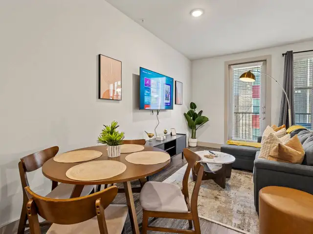 Sleeps 2 near Southern Methodist Uni+Parking &Wifi