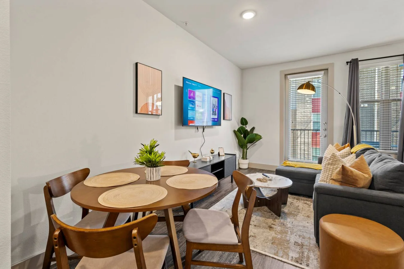 Sleeps 2 near Southern Methodist Uni+Parking &Wifi